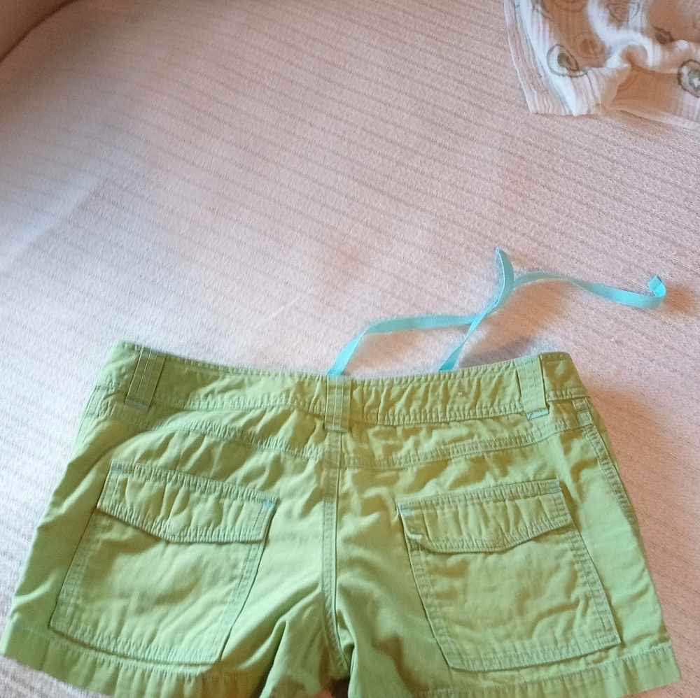 Shorts - Picture 2 of 3